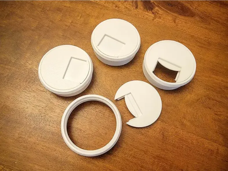 Passagem de Cabos de Mesa com Porta Deslizante