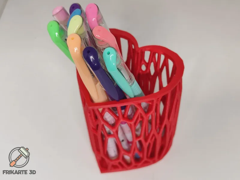 💖 Voronoi Heart Pen Holder