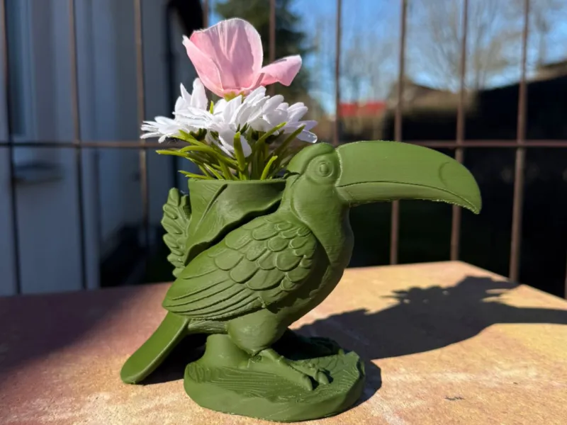 Toucan flowerpot