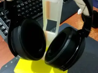 Porta-Audífonos (Headphones Stand/Headset Holder)