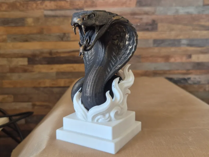 Sculpture buste cobra moderne flamme
