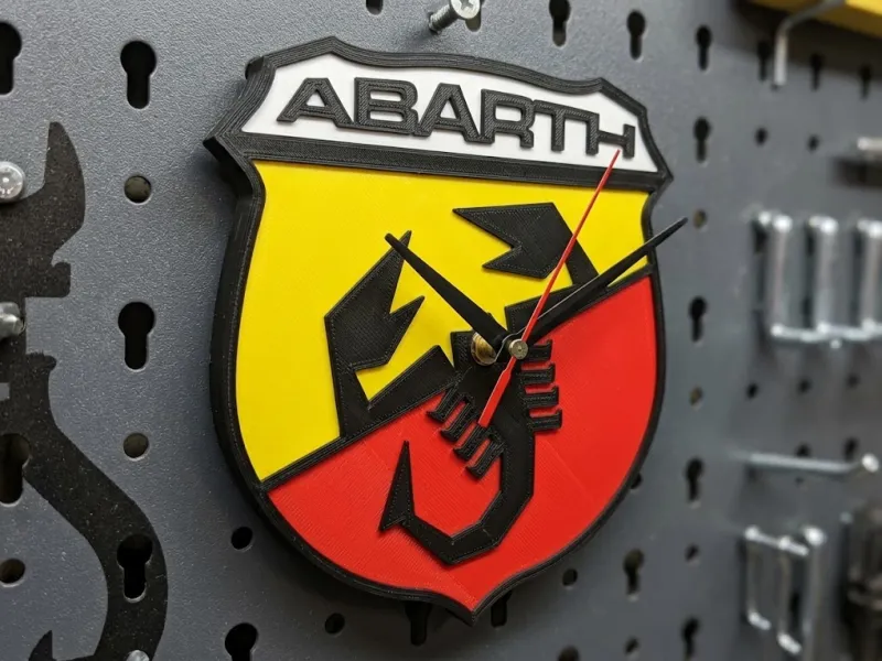 Настенные часы Abarth: Добавьте турбо в свой гараж!