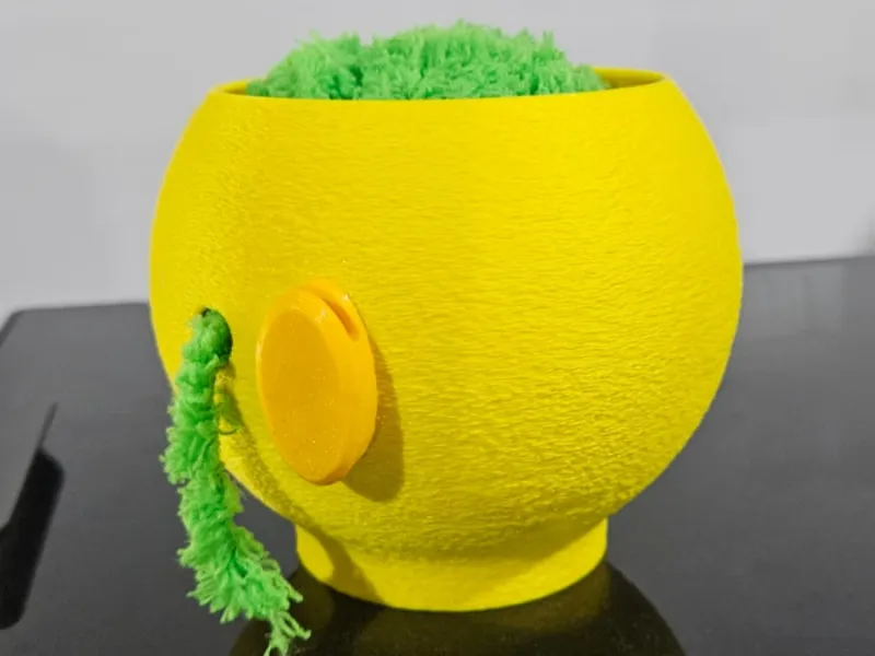 Microfiber Yarn Dispensor with Cutter and Cap