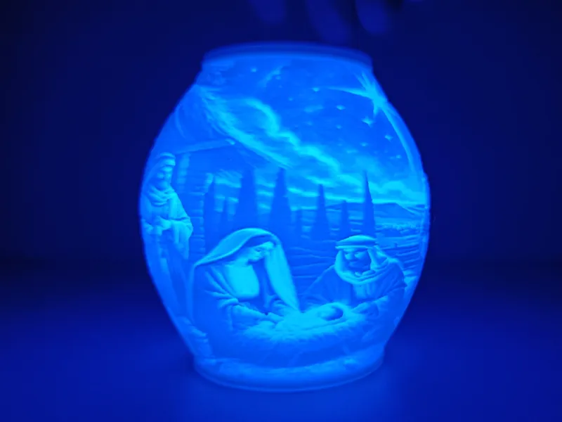 Weihnachts-Lithophan-Teelichtlampe mit Krippenszene