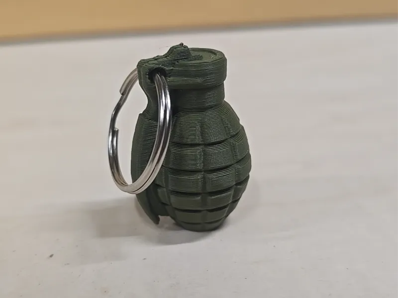 portachiavi giocattolo a forma di bomba a mano