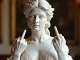 Frau Statue 2 Mittelfinger-0
