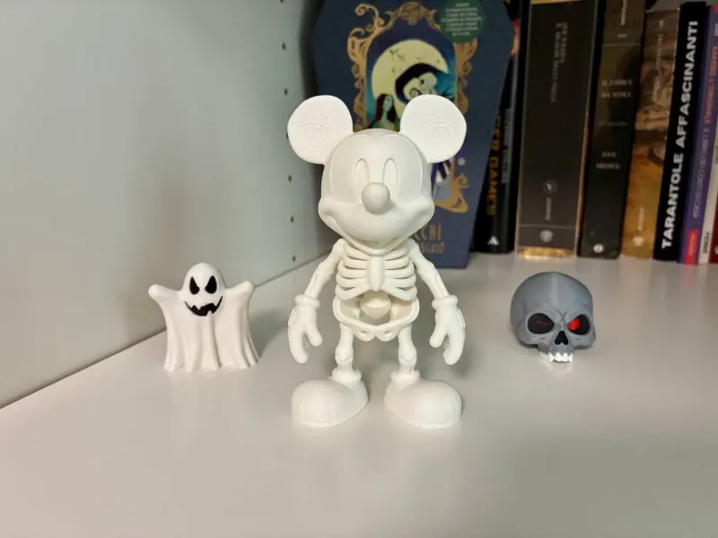 Mickey Mouse İskeleti