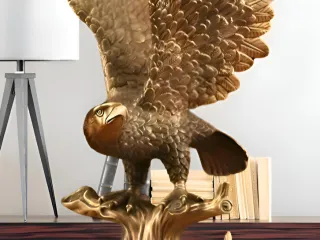 Adler mit ausgebreiteten Schwingen