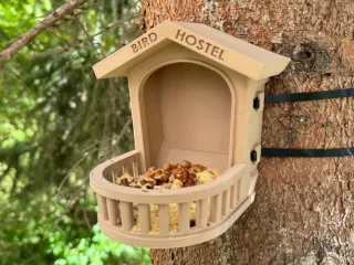 Bird hostel