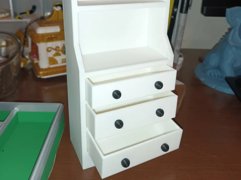 Hohe Puppenhauskommode Nr. 2 mit 3 funktionsfähigen Schubladen