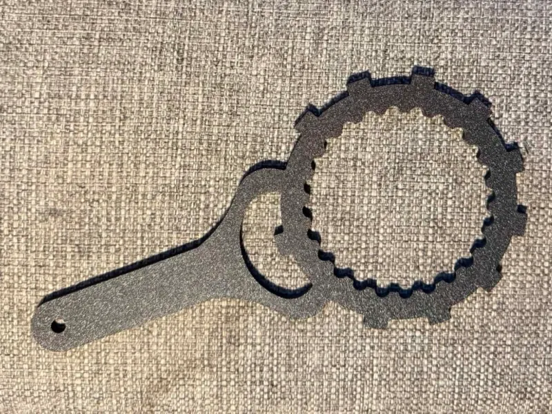 Clutch basket holding tool