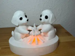 „Hundekumpels am Lagerfeuer“ – Stimmungsvolles LED-Deko-Mode