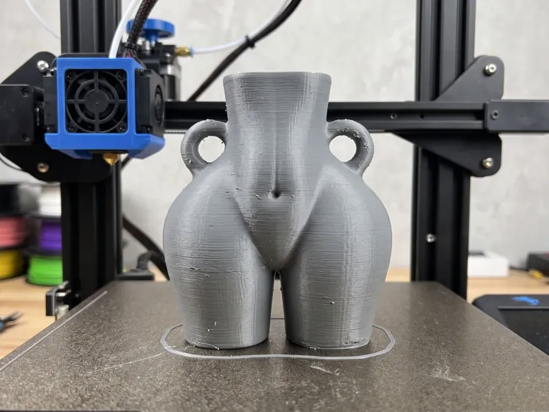 Vase woman