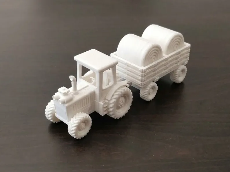 Tractor de epocă cu remorcă pentru fân - Miniatură realistă