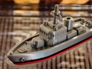 可以浮在水上的炮艇