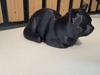 Katze liegend Skulptur