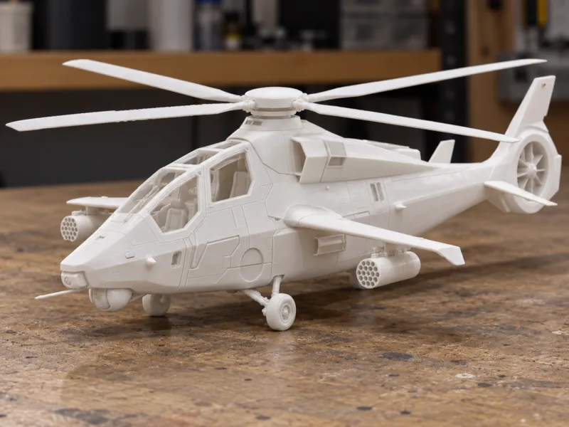 3D-Druckmodell eines militärischen Kampfhubschraubers