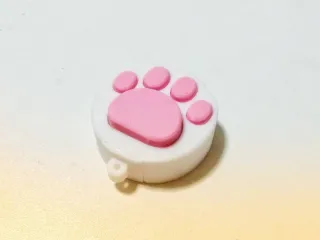 Relieve cat paws