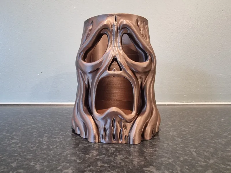 Soporte para latas de refresco con calavera gritona