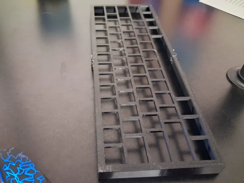 TremorGuard – Protetor de Teclas Adaptativo para Logitech MX Keys