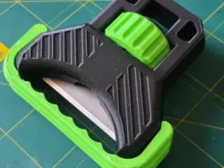 Adjustable utility knife
