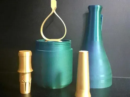Garrafa de champanhe de Ano Novo com rolha ejetável