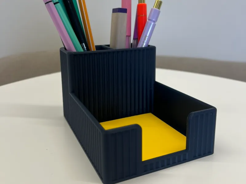 Organizator compact de birou pentru pixuri și bilețele adezive 90x90