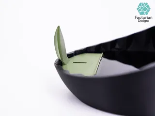 Self-Watering Plant Pot + Geometric Water Level Indicator