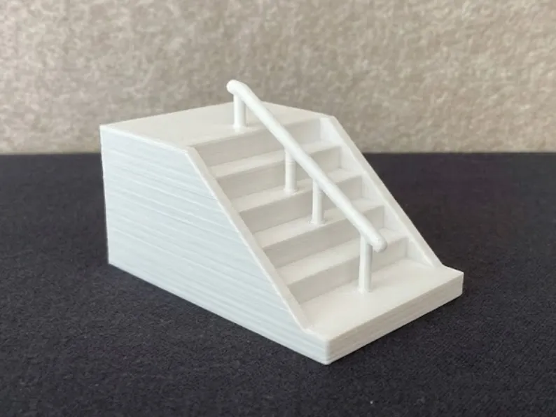 Conjunto de Escadas para Skatepark com Trilho de Grind Central