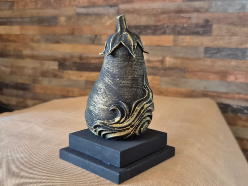 Escultura Moderna de Berinjela