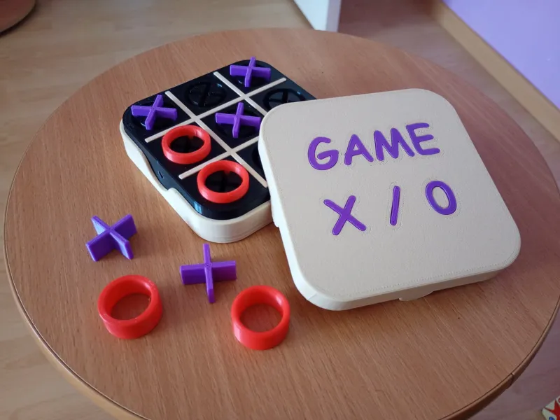 Jeu de Tic Tac Toe avec boîte pour voyage