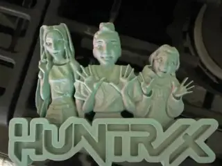 Huntrix hi fans scene from kpop demon hunters