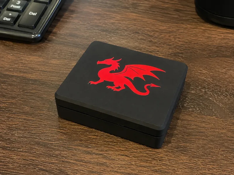 4x3  Dragpon clamshell box