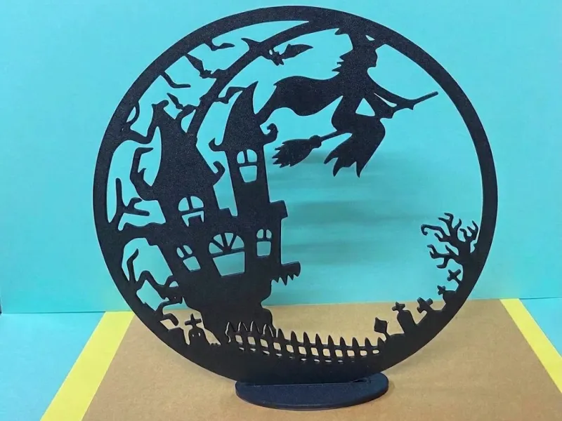 luna nueva con bruja-creality-co.svg