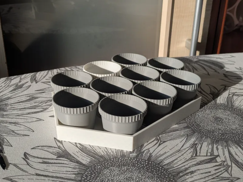 Self-watering seed starter tray filament efficient