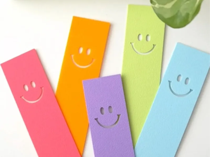 Marcapáginas con Carita Sonriente / Smiley Face Bookmark