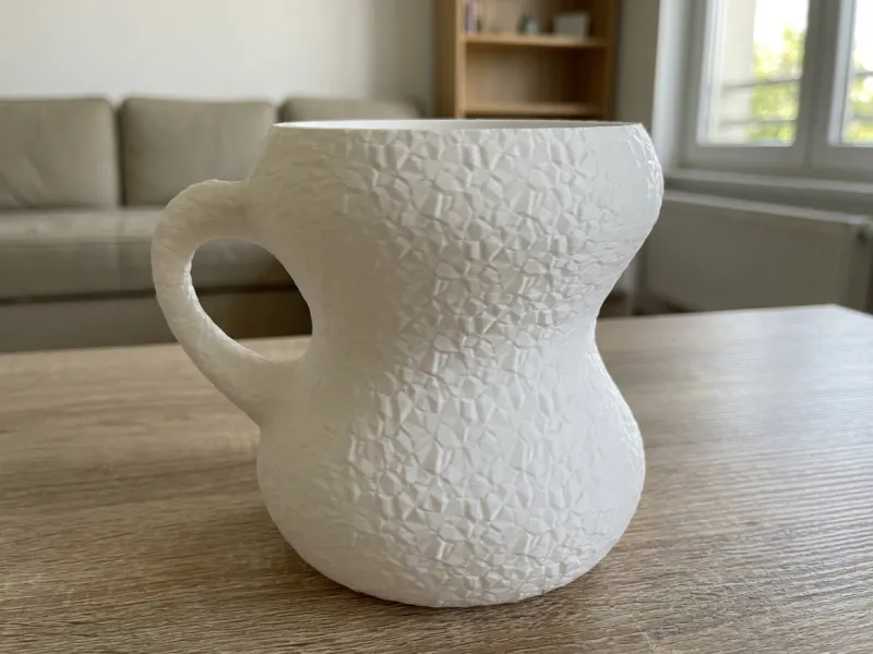 Getextureerde plantenpot met handvat