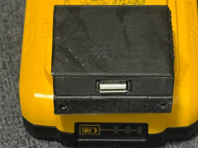 Cargador USB modificado para batería DeWalt