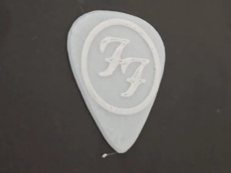 Palheta guitarra com logo do Foofighters em alto relevo