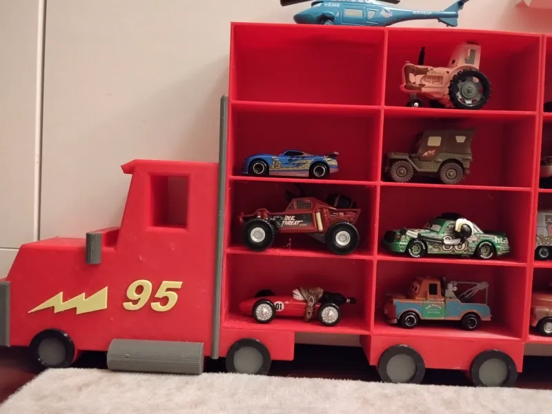 Mack shelve inspired in lightning mcqueen
