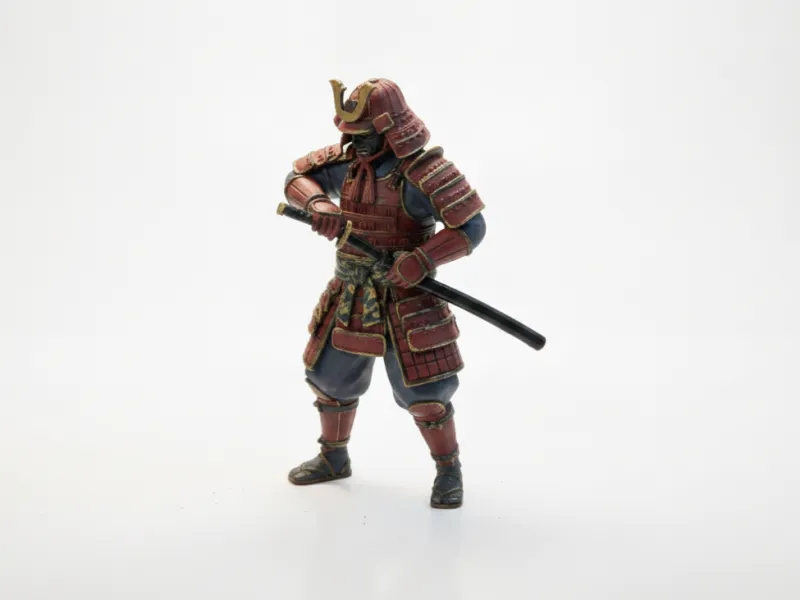 Figurine de guerrier samouraï rengainant son sabre, imprimable en 3D