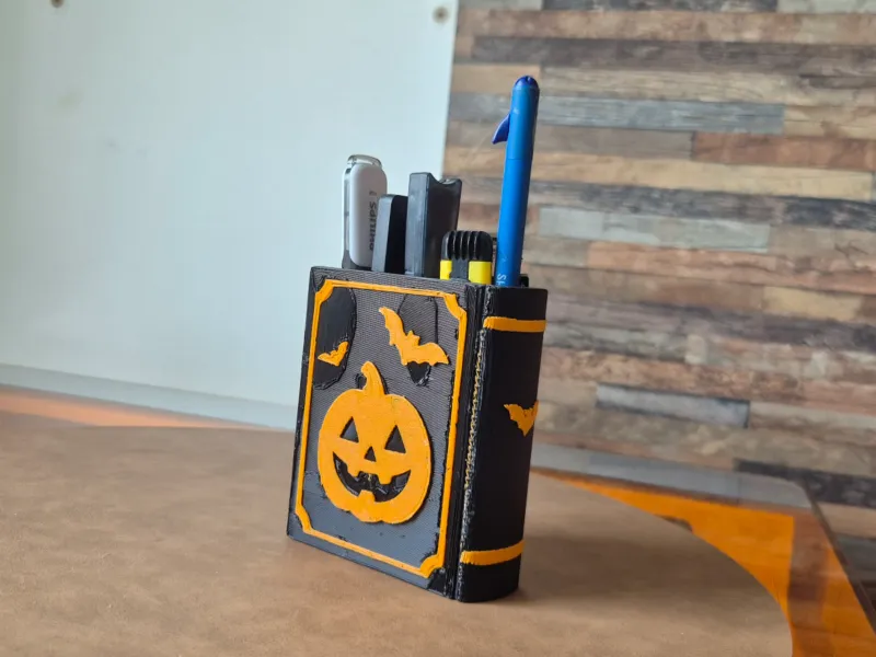 Органайзер в виде книги на Хэллоуин для USB, ручек и кистей