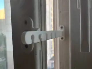 ограничитель окна, двери.