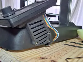 3v3 ventilated screen stand