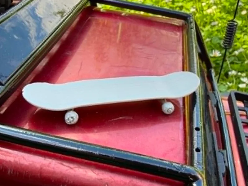 1:10 RC Traxxas TRX 4 skateboard
