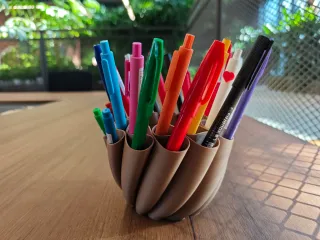 curve-penholder