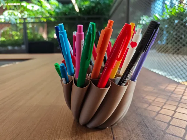 curve-penholder
