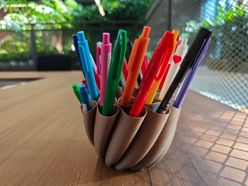 curve-penholder