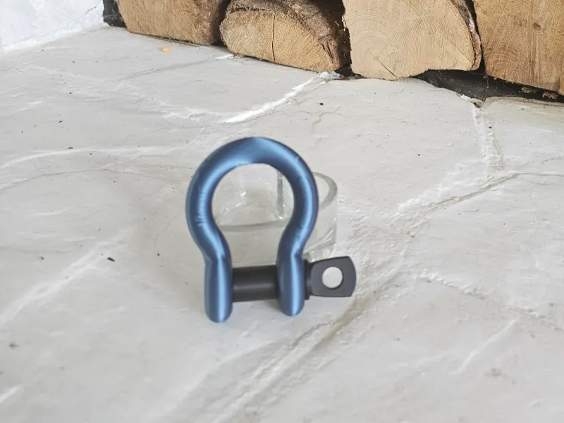 Show shackle or just a shackle
