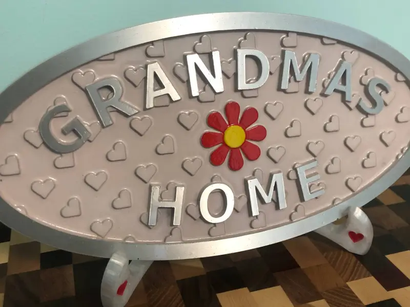 Mothers Day Sign 'Best Mom Ever' & 'Grandmas Home' w stand